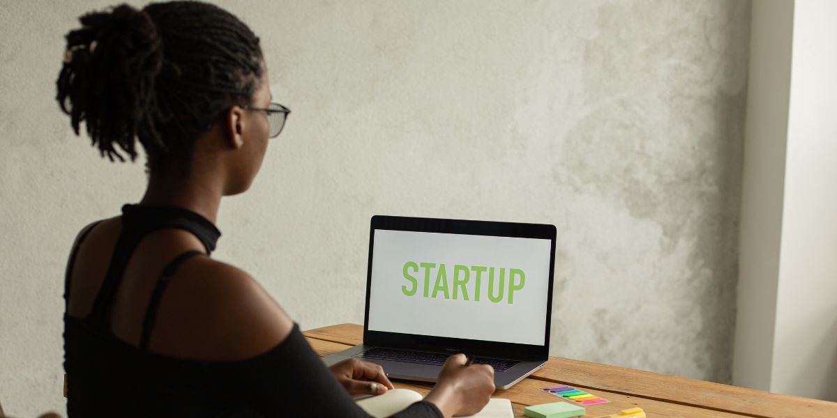 Signature des statuts d'une nouvelle entreprise à Douala